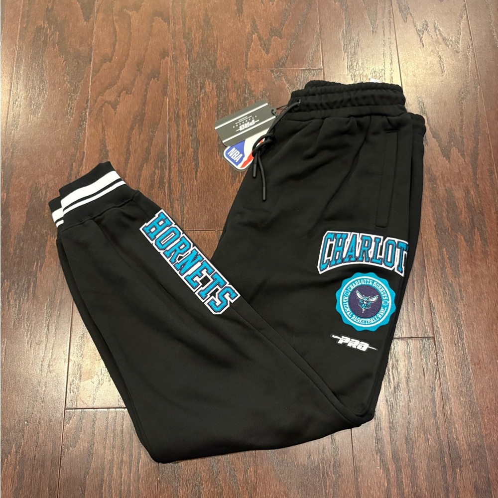 Pro Standard Women's Charlotte Hornets Crest Emblem Black Sweatpants Joggers M
